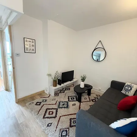 - 4 Bedrooms - Pierre Benite Apartmán