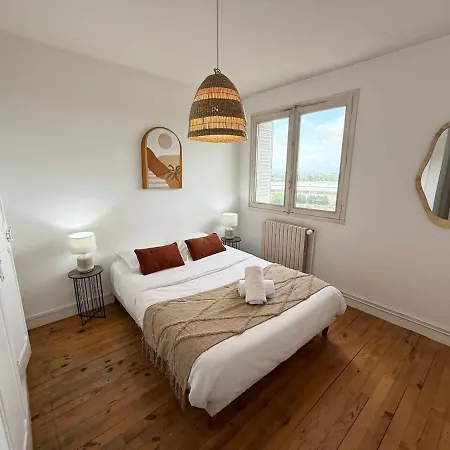 - 4 Bedrooms - Pierre Benite