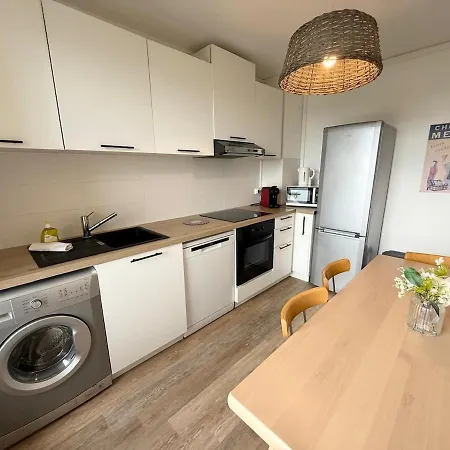 - 4 Bedrooms - Pierre Benite Apartmán *