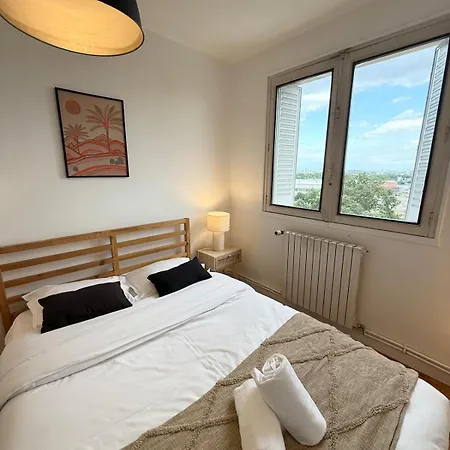 Apartment - 4 Bedrooms - Pierre Benite Oullins