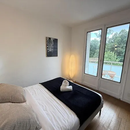 - 4 Bedrooms - Pierre Benite דירה אולה
