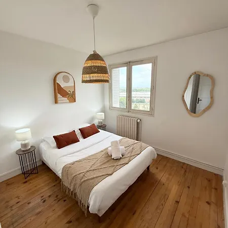 Apartmán - 4 Bedrooms - Pierre Benite *