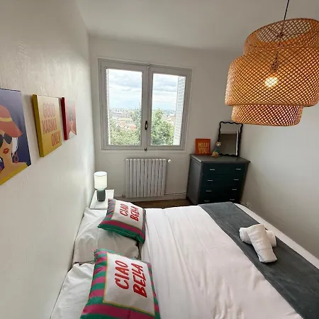 Apartment - 4 Bedrooms - Pierre Benite