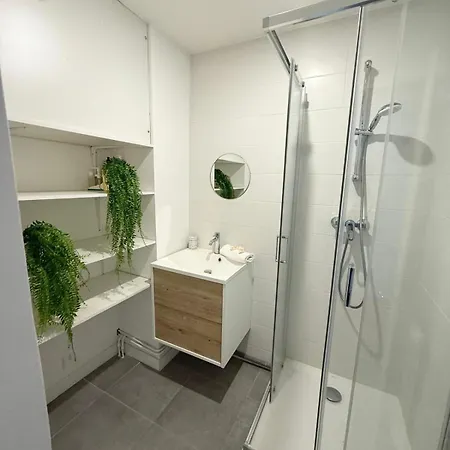 - 4 Bedrooms - Pierre Benite Oullins