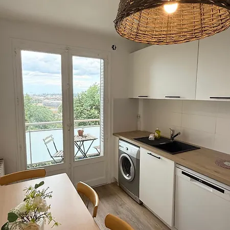 - 4 Bedrooms - Pierre Benite Apartment