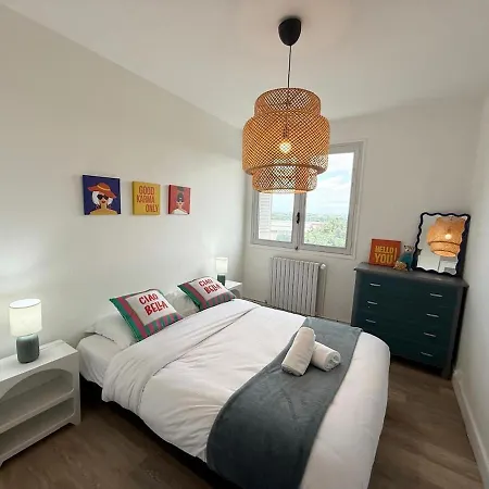 - 4 Bedrooms - Pierre Benite Appartement *