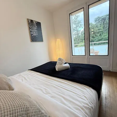 - 4 Bedrooms - Pierre Benite *
